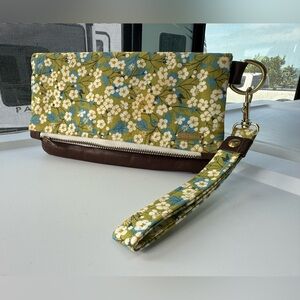 Handmade Durable WRISTLET Clutch 9” X 5” Soft LEATHER & CLOTH Dogwood Floral USA